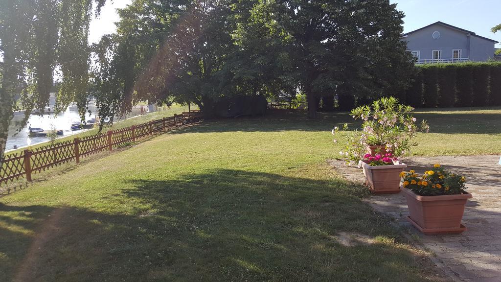 Amstel Hattyú Panzió -Érintésmentes bejelentkezés Győr Exterior foto